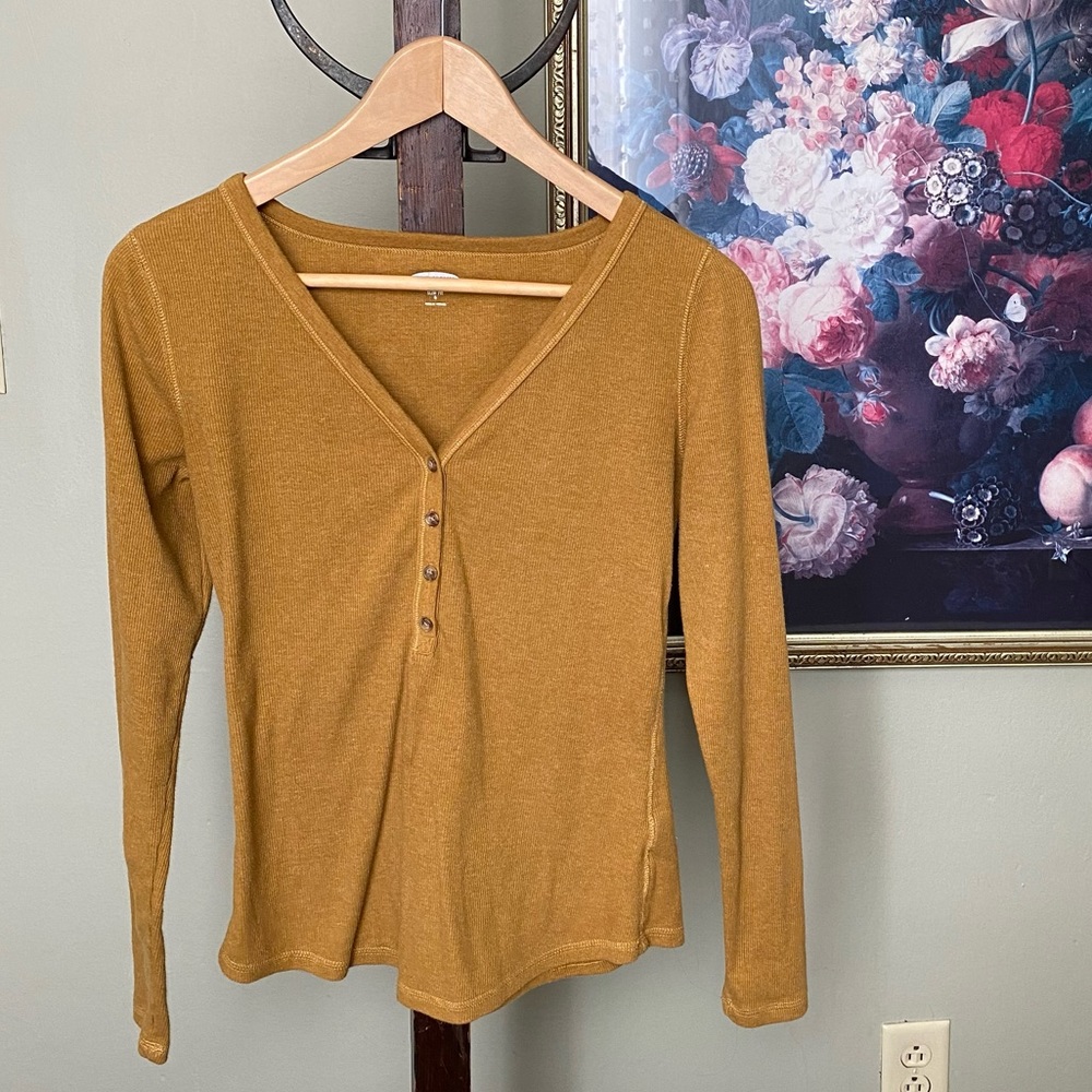Old Navy Ribbed Henley